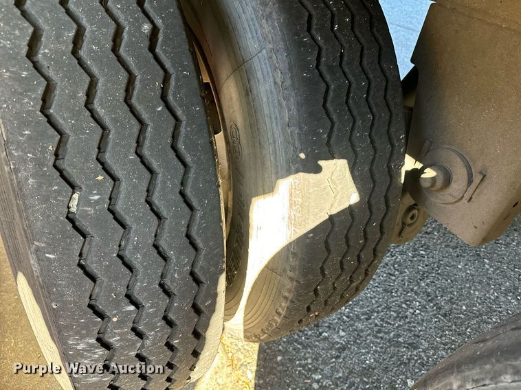 image for item EI4053 2008 Utility  refrigerated van trailer