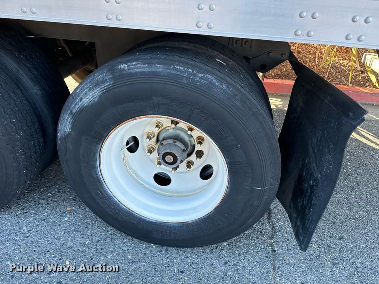 image for item EI4053 2008 Utility  refrigerated van trailer