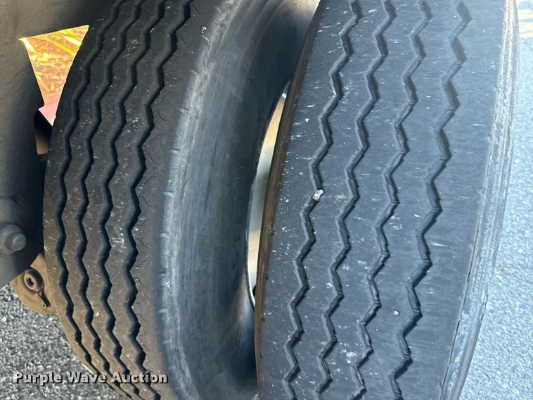 image for item EI4053 2008 Utility  refrigerated van trailer