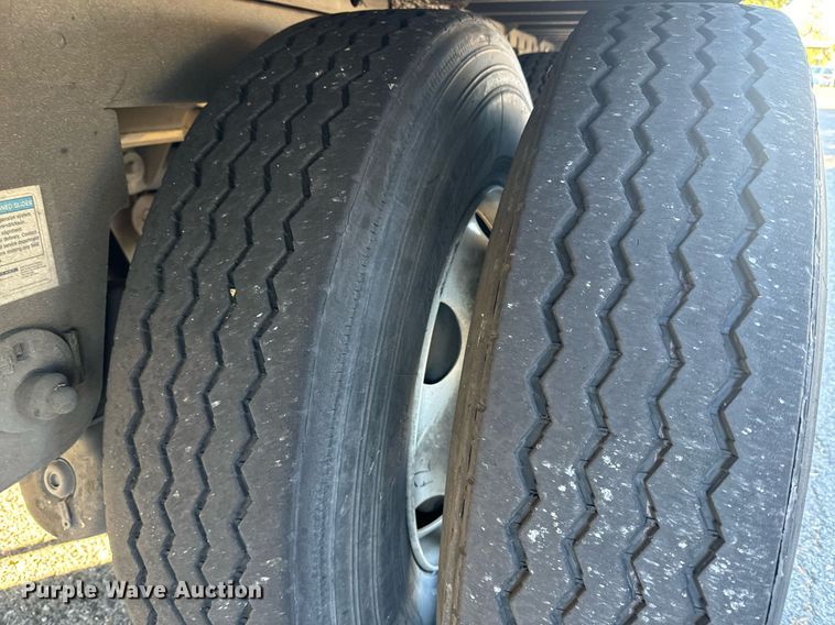 image for item EI4053 2008 Utility  refrigerated van trailer