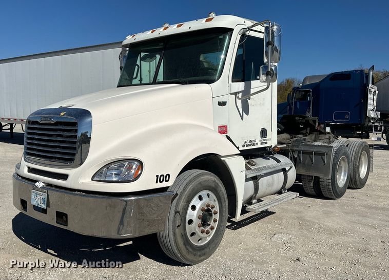 image for item EJ5021 2006 Freightliner  Columbia semi truck