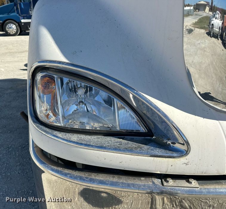 image for item EJ5021 2006 Freightliner  Columbia semi truck