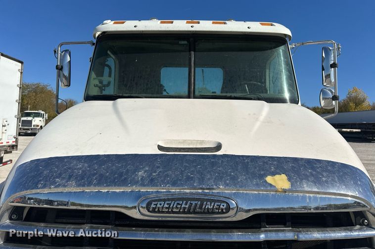 image for item EJ5021 2006 Freightliner  Columbia semi truck