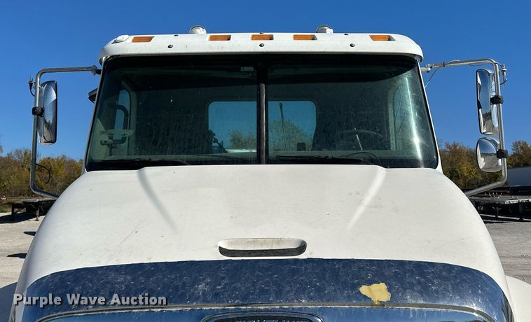 image for item EJ5021 2006 Freightliner  Columbia semi truck