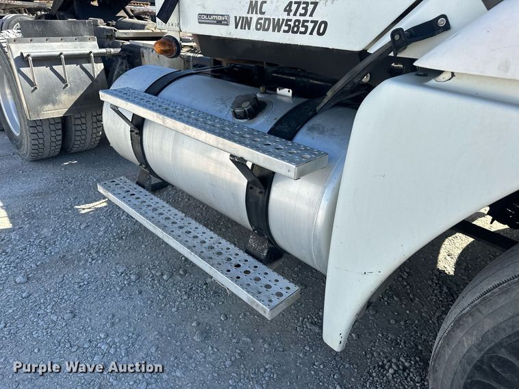 image for item EJ5021 2006 Freightliner  Columbia semi truck