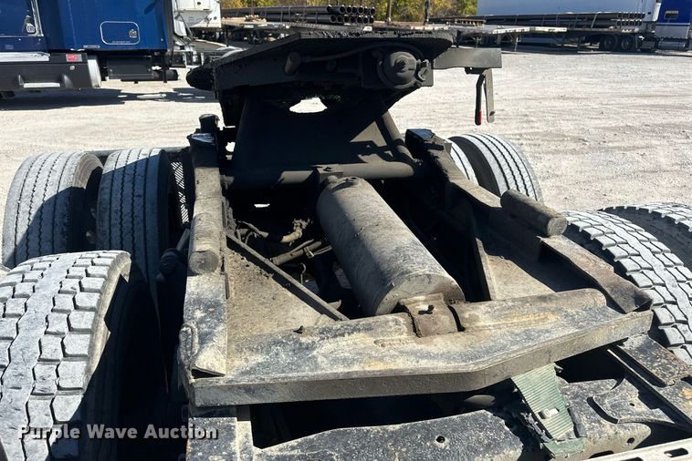 image for item EJ5021 2006 Freightliner  Columbia semi truck