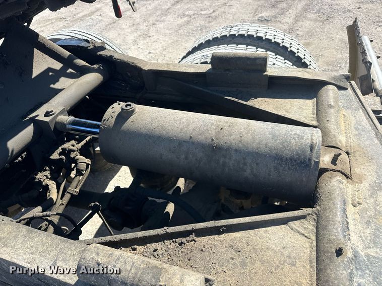 image for item EJ5021 2006 Freightliner  Columbia semi truck