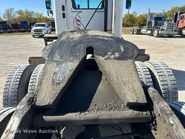 image for item EJ5021 2006 Freightliner  Columbia semi truck