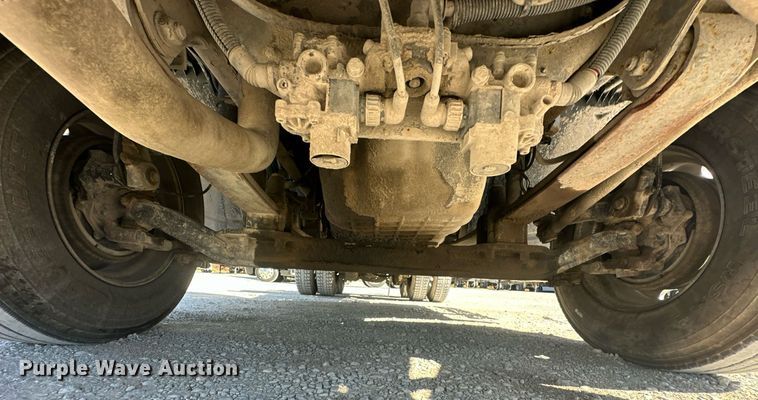 image for item EJ5021 2006 Freightliner  Columbia semi truck