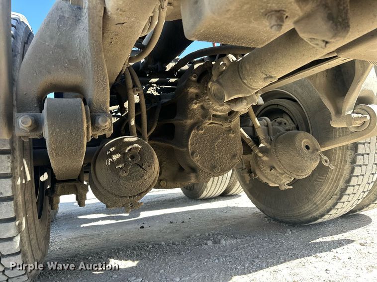 image for item EJ5021 2006 Freightliner  Columbia semi truck