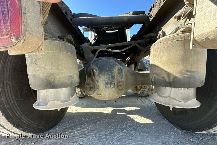 image for item EJ5021 2006 Freightliner  Columbia semi truck