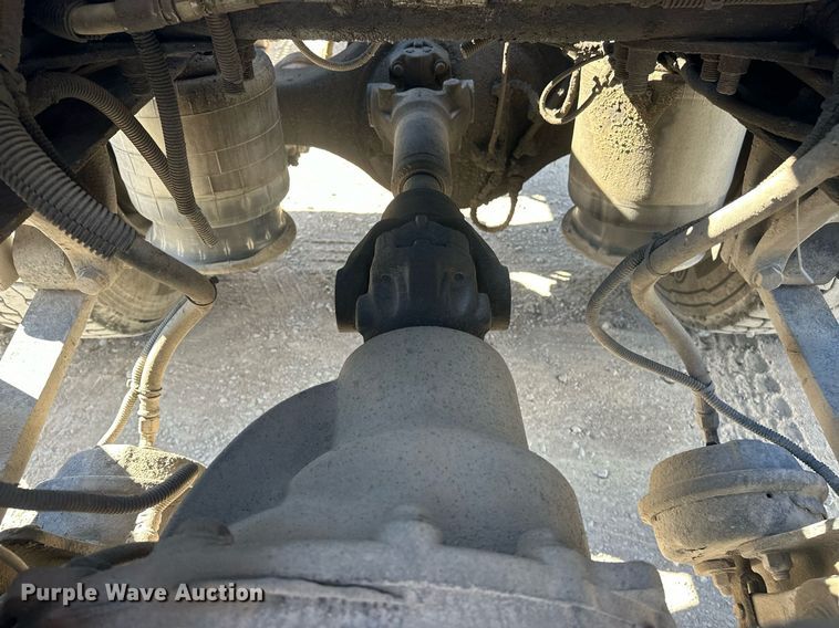 image for item EJ5021 2006 Freightliner  Columbia semi truck