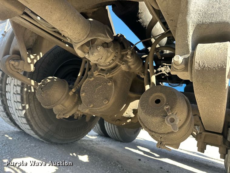 image for item EJ5021 2006 Freightliner  Columbia semi truck