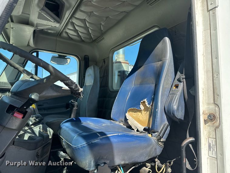 image for item EJ5021 2006 Freightliner  Columbia semi truck