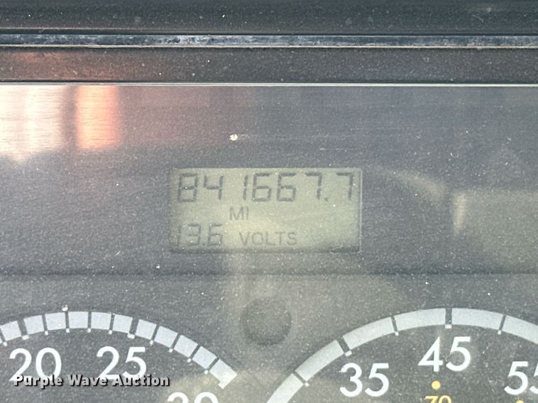 image for item EJ5021 2006 Freightliner  Columbia semi truck