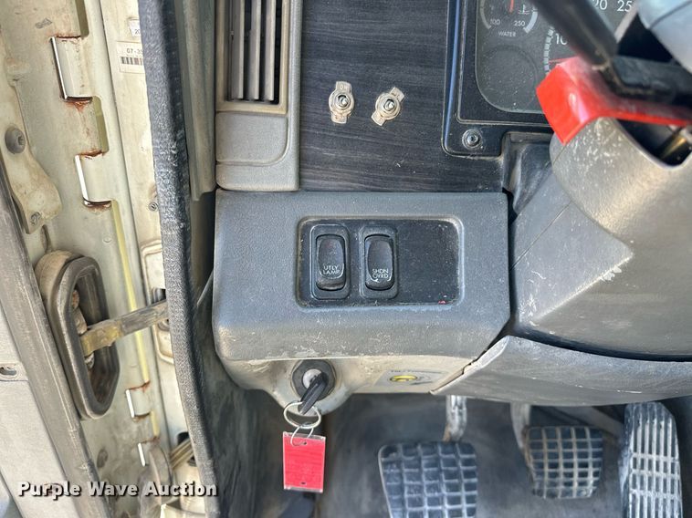 image for item EJ5021 2006 Freightliner  Columbia semi truck