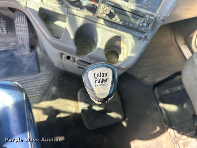 image for item EJ5021 2006 Freightliner  Columbia semi truck