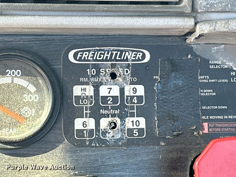 image for item EJ5021 2006 Freightliner  Columbia semi truck