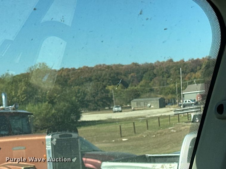 image for item EJ5021 2006 Freightliner  Columbia semi truck