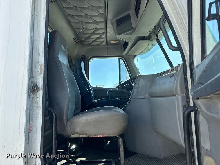 image for item EJ5021 2006 Freightliner  Columbia semi truck