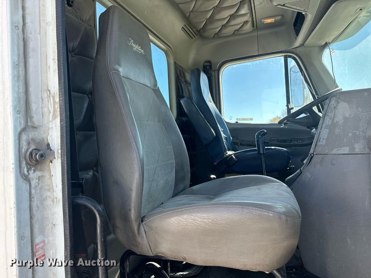 image for item EJ5021 2006 Freightliner  Columbia semi truck