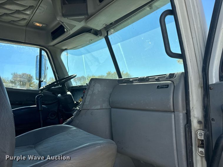 image for item EJ5021 2006 Freightliner  Columbia semi truck