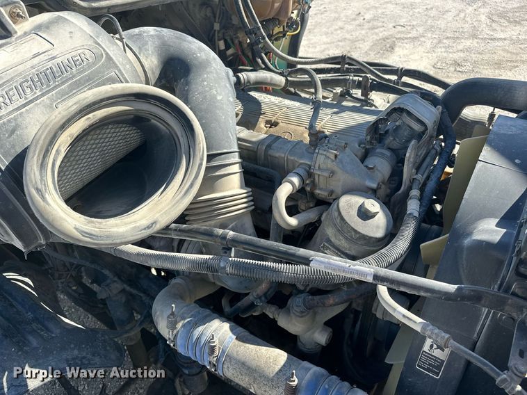 image for item EJ5021 2006 Freightliner  Columbia semi truck