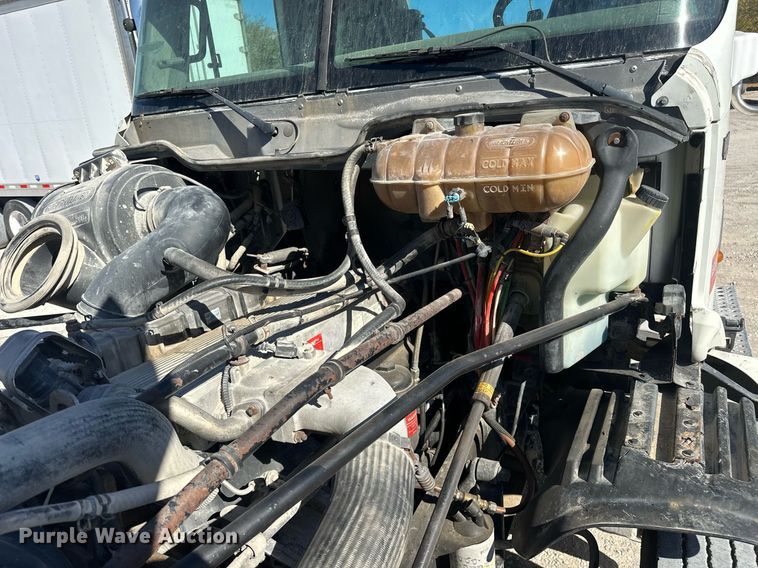 image for item EJ5021 2006 Freightliner  Columbia semi truck