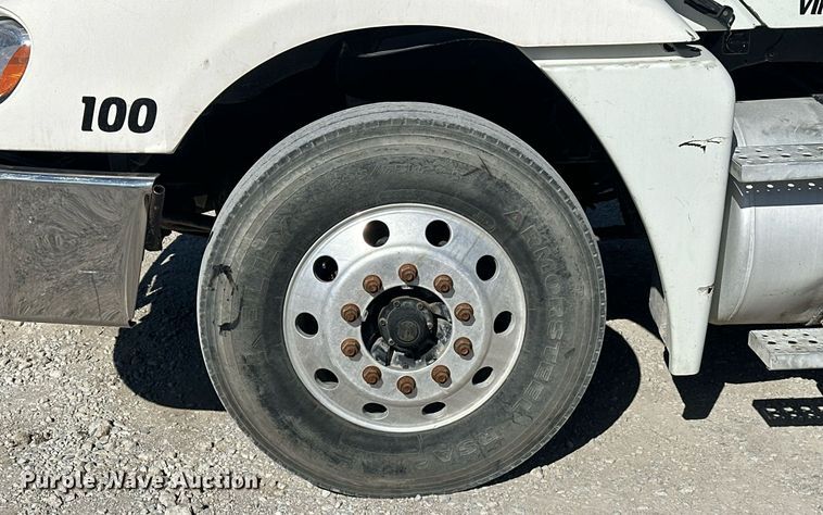 image for item EJ5021 2006 Freightliner  Columbia semi truck