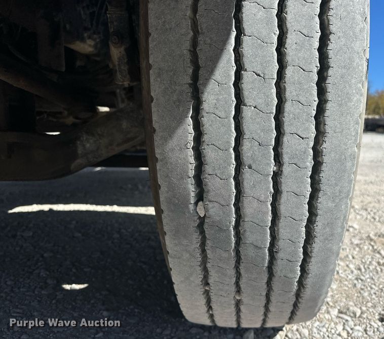 image for item EJ5021 2006 Freightliner  Columbia semi truck