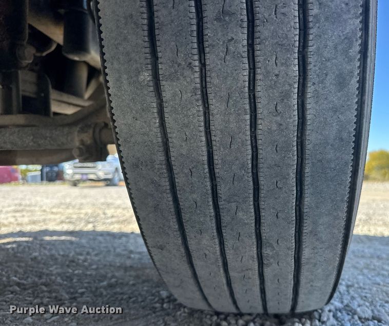 image for item EJ5021 2006 Freightliner  Columbia semi truck