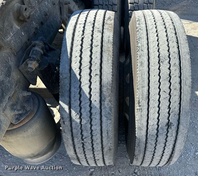 image for item EJ5021 2006 Freightliner  Columbia semi truck