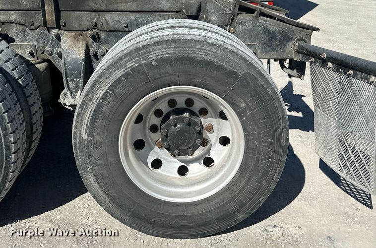 image for item EJ5021 2006 Freightliner  Columbia semi truck