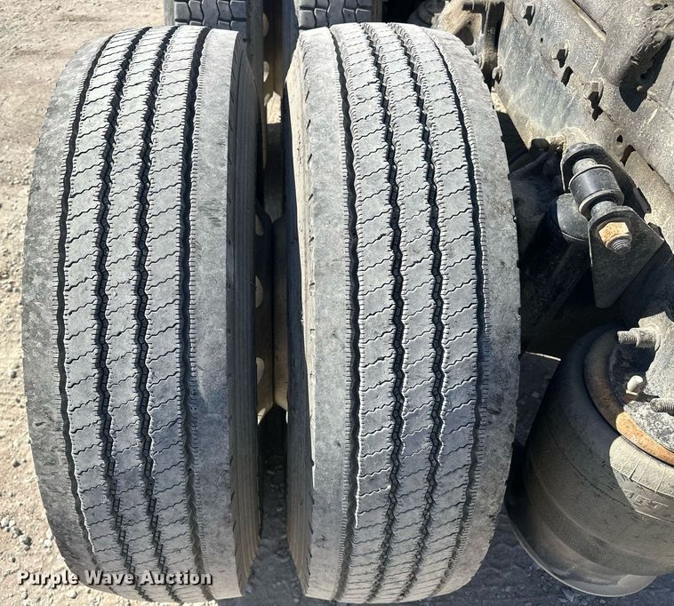 image for item EJ5021 2006 Freightliner  Columbia semi truck