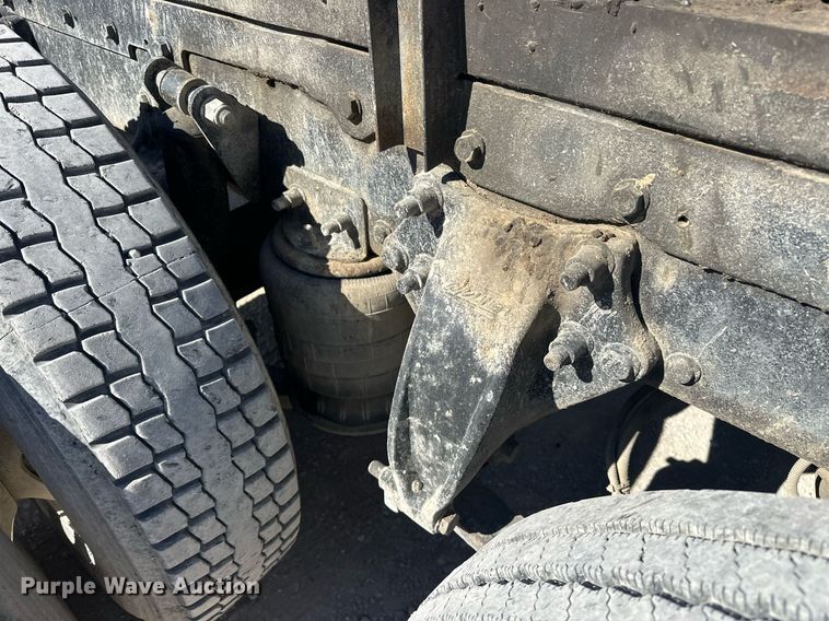 image for item EJ5021 2006 Freightliner  Columbia semi truck