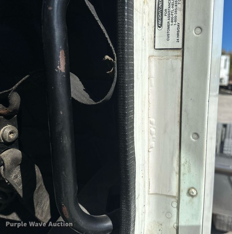 image for item EJ5021 2006 Freightliner  Columbia semi truck