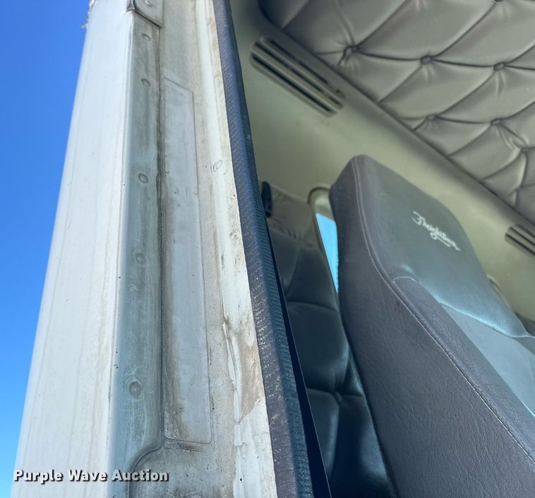 image for item EJ5021 2006 Freightliner  Columbia semi truck