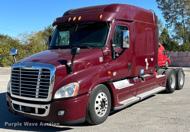 image for item EK3584 2014 Freightliner Cascadia semi truck