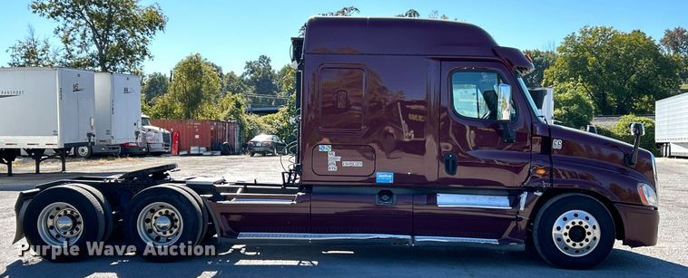 image for item EK3584 2014 Freightliner Cascadia semi truck