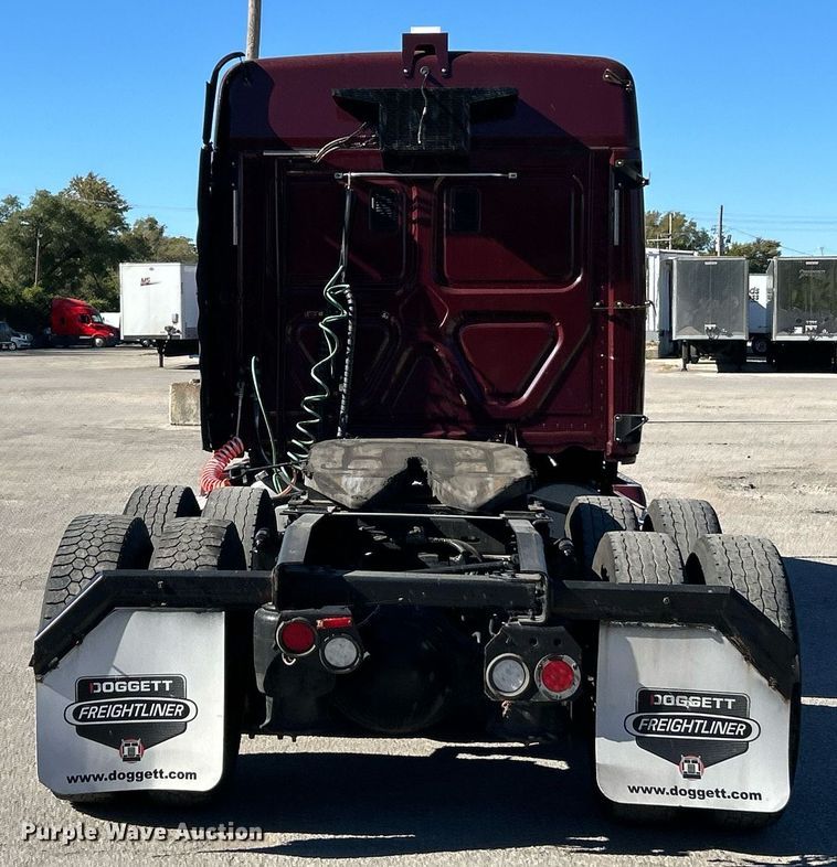 image for item EK3584 2014 Freightliner Cascadia semi truck