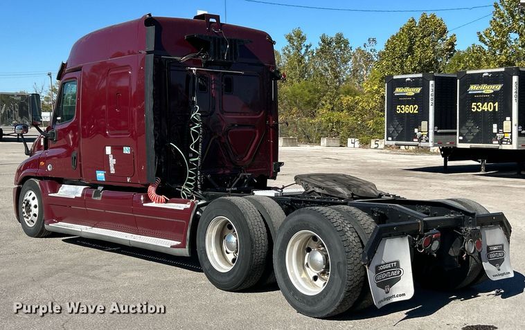 image for item EK3584 2014 Freightliner Cascadia semi truck