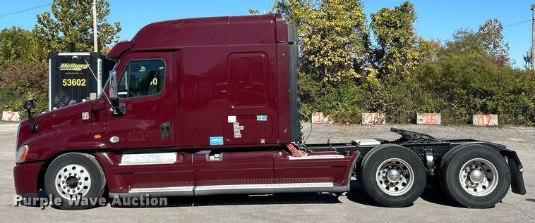 image for item EK3584 2014 Freightliner Cascadia semi truck