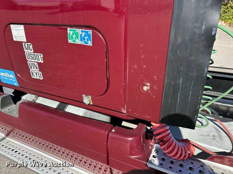 image for item EK3584 2014 Freightliner Cascadia semi truck