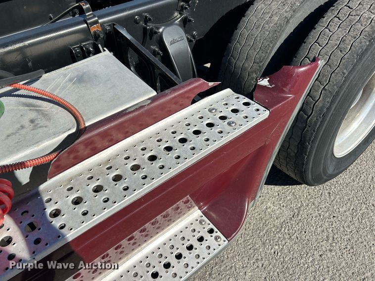 image for item EK3584 2014 Freightliner Cascadia semi truck