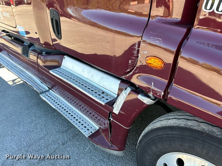 image for item EK3584 2014 Freightliner Cascadia semi truck