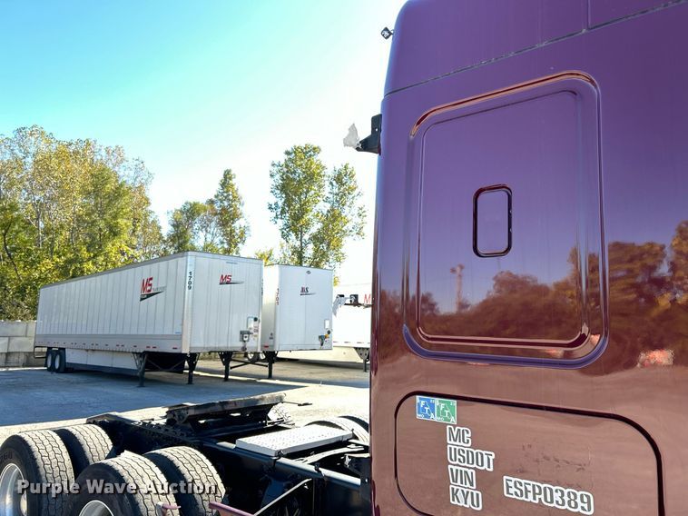 image for item EK3584 2014 Freightliner Cascadia semi truck