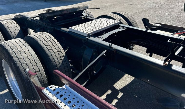 image for item EK3584 2014 Freightliner Cascadia semi truck