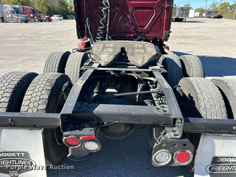 image for item EK3584 2014 Freightliner Cascadia semi truck