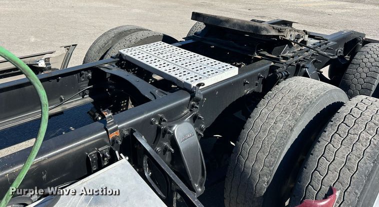 image for item EK3584 2014 Freightliner Cascadia semi truck