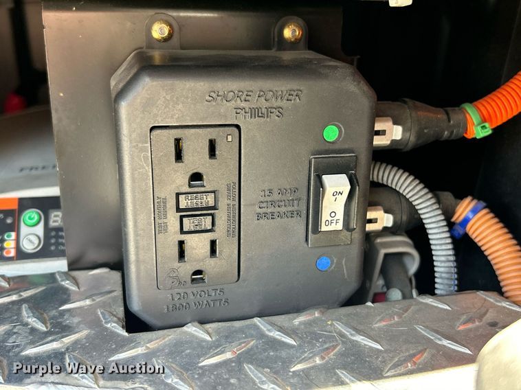 image for item EK3584 2014 Freightliner Cascadia semi truck